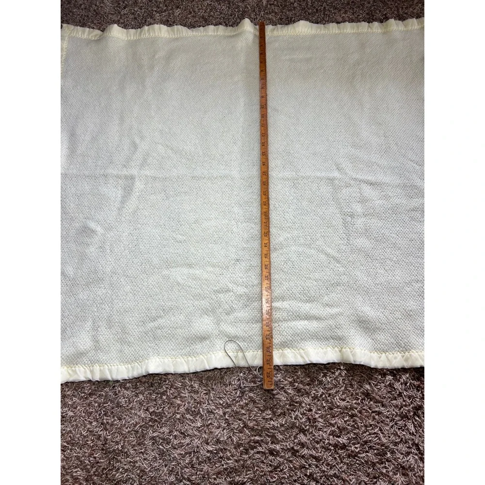Vintage Baby Blanket Pale Yellow Waffle Knit Satin Ruffle Trim Nursery 40x35